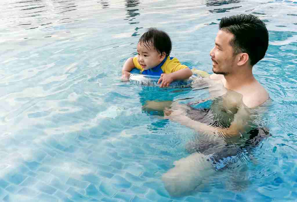 11 Manfaat Berenang untuk Bayi, Meningkatkan Fungsi Motorik hingga Kognitif