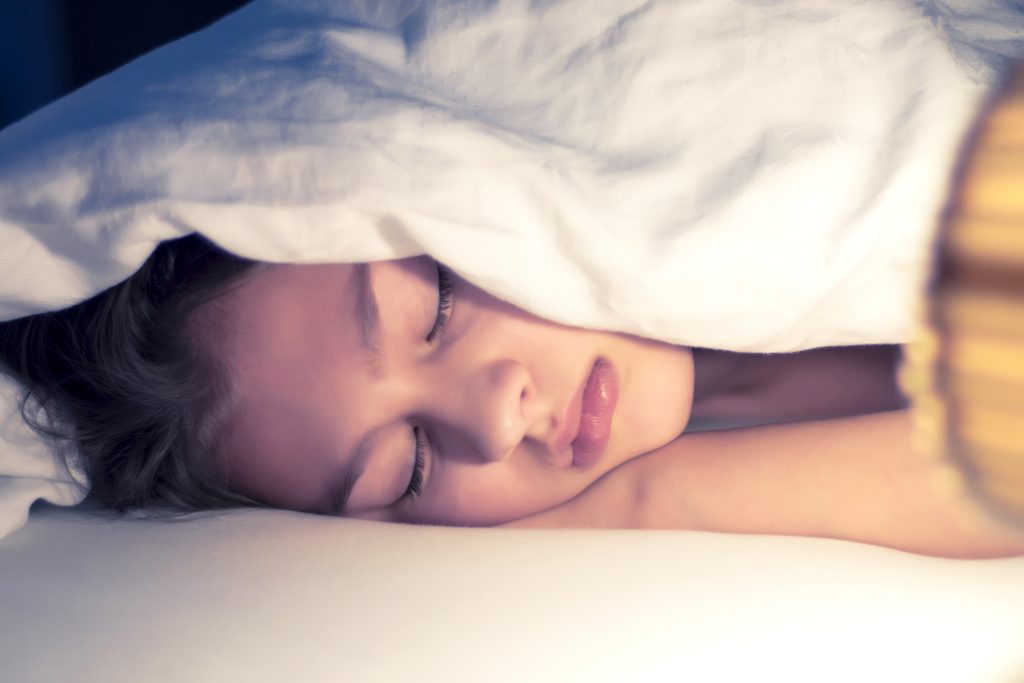 11 Manfaat Tidur Tanpa Bantal, Bisa Bikin Awet Muda?