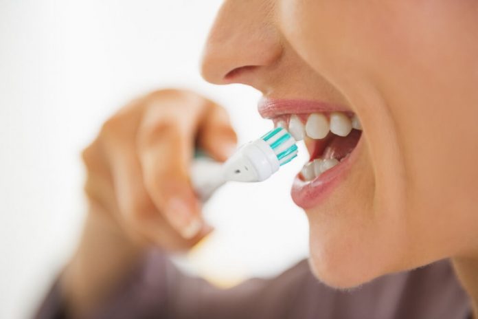 Doktersehat-cara-membersihkan-gigi