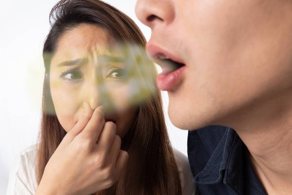 15 Penyebab Bau Mulut (Halitosis) yang Umum dan Jarang Disadari