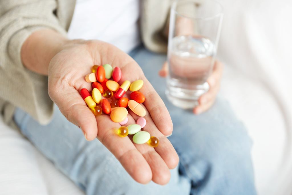 Bahaya yang Mengancam Jika Anda Konsumsi Vitamin Berlebihan