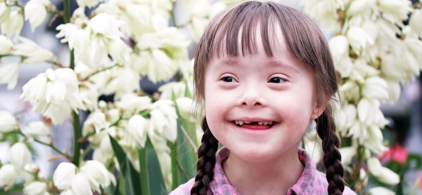 Luar Biasa, Gadis Penderita Down Syndrome Ini Berhasil Menjadi Presenter TV