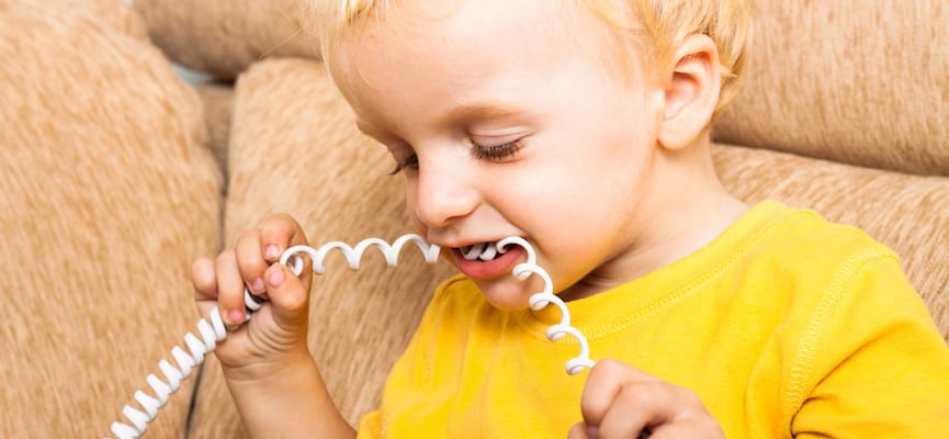 5 Penyebab Gigi Anak Berwarna Kuning