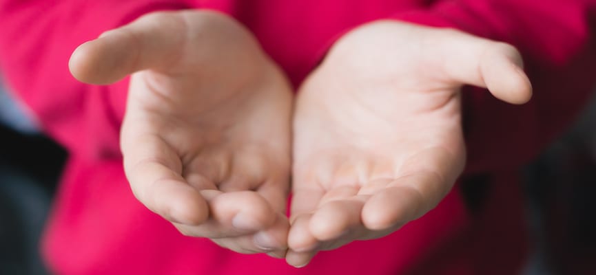 Apakah Aman Mengkonsumsi Makanan Setelah Tangan Terkena Hand Sanitizer?