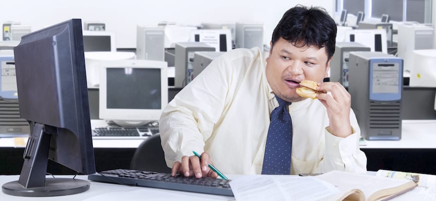 Jangan Makan Sambil Multitasking, Bisa Bikin Gemuk