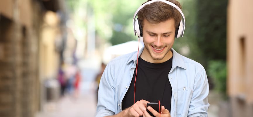 Kematian Nicky Hayden Mengingatkan Kita Bahaya Mendengarkan Musik di Jalan Raya