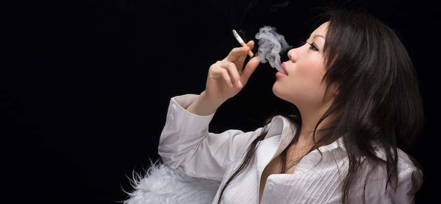 Merokok Bisa Berimbas Buruk Bagi Kecantikan Kaum Hawa