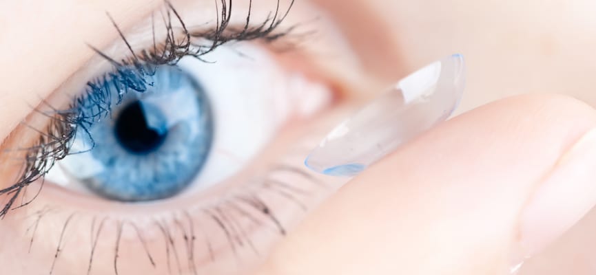 Memakai Soft Lens Terlalu Lama Tidak Baik Bagi Kesehatan Mata