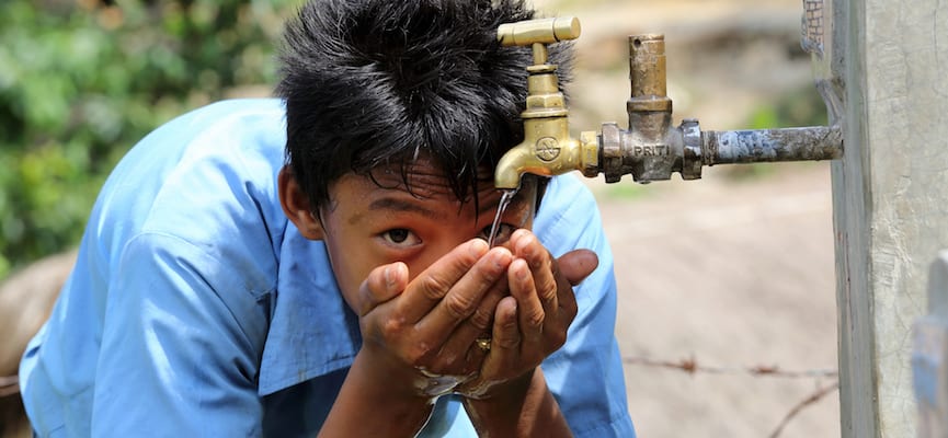 Masyarakat Indonesia Masih Mengkonsumsi Air Minum Kurang Sehat