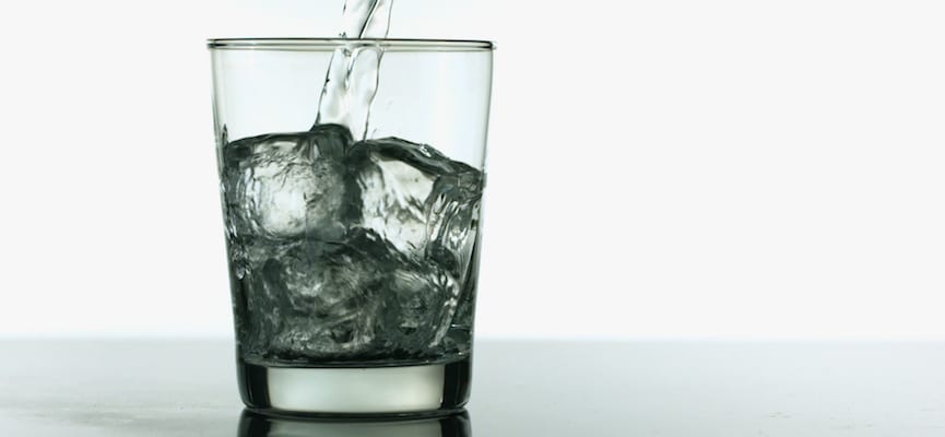 Suka Minum Air Dingin Bikin Badan Gemuk?