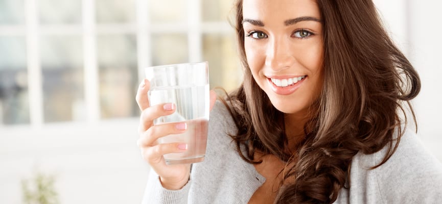 Minum Air Putih Setelah Bangun Tidur Memberikan Begitu Banyak Manfaat Bagi Kesehatan