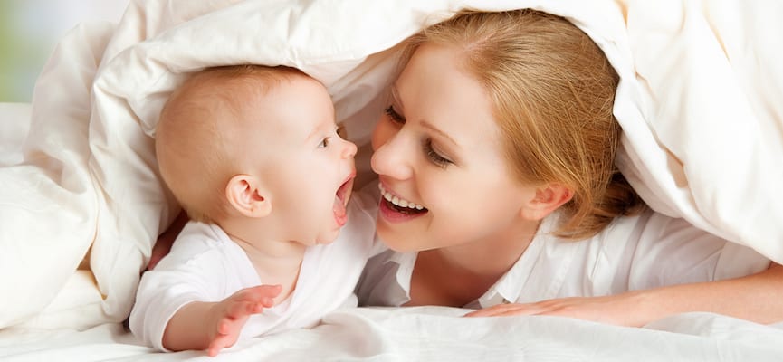 Cara yang Tepat Merangsang Indra Pendengaran Bayi