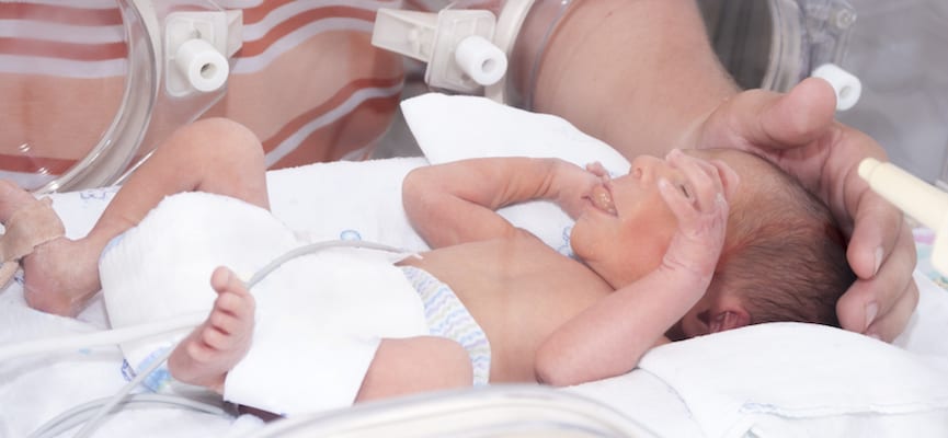 Operasi Pada Bayi Dengan Empat Kaki dan Dua Alat Kelamin Ini Akhirnya Sukses Dilakukan