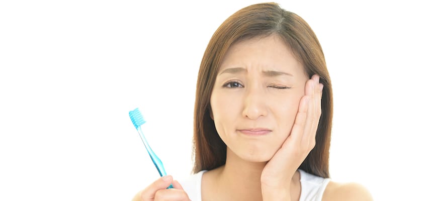 Mengapa Kita Tidak Boleh Menyikat Gigi Terlalu Keras?