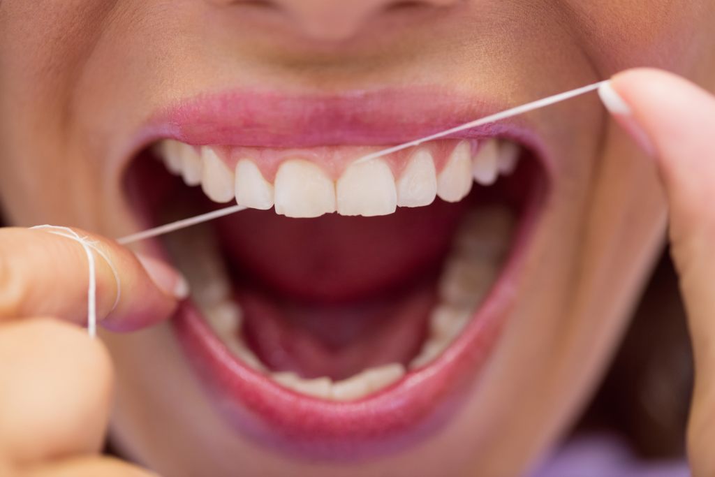Cara Menggunakan Benang Gigi yang Baik dan Benar