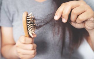 Penyebab dan 5 Cara Mengatasi Rambut Rontok Setelah Melahirkan