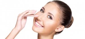 doktersehat-wanita-muka-wajah-cantik-make-up-aspirin-bersihkan-wajah
