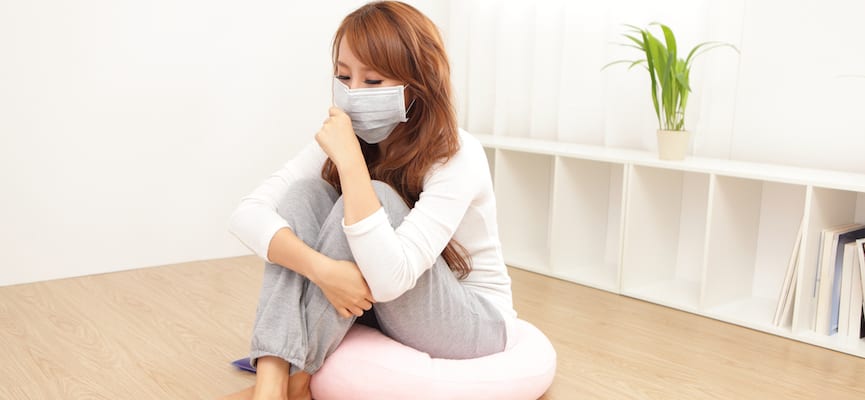 doktersehat-wanita-sakit-flu-fever-demam-masuk-angin-masker