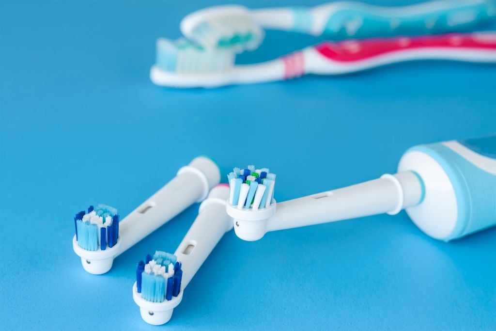 Sikat Gigi Elektrik dan Manual, Mana yang Lebih Efektif Bersihkan Gigi?