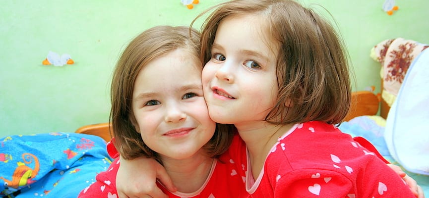 Benarkah Mitos Anak Kembar Cenderung Berusia Lebih Panjang?