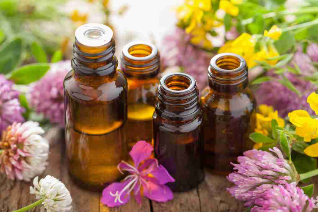 Aromaterapi: Manfaat, Jenis, Dosis, dan Risiko