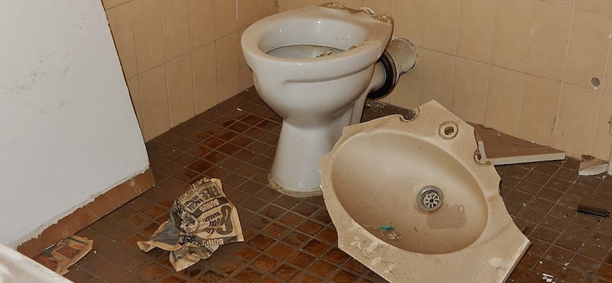 Diduga Karena Tidak Pernah Dibersihkan, Toilet Umum di Tiongkok Meledak