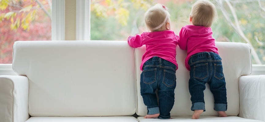 Lucu, Anak Kembar Dua Tahun Ini ‘Berpesta’ Saat Orang Tuanya Sedang Tidur