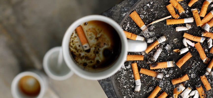 Mengapa Banyak Orang yang Merokok Sekaligus Minum Kopi?