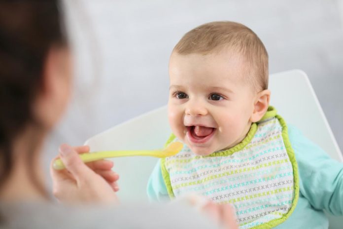 usia-berapa-bayi-boleh-makan-nasi-lembek-doktersehat