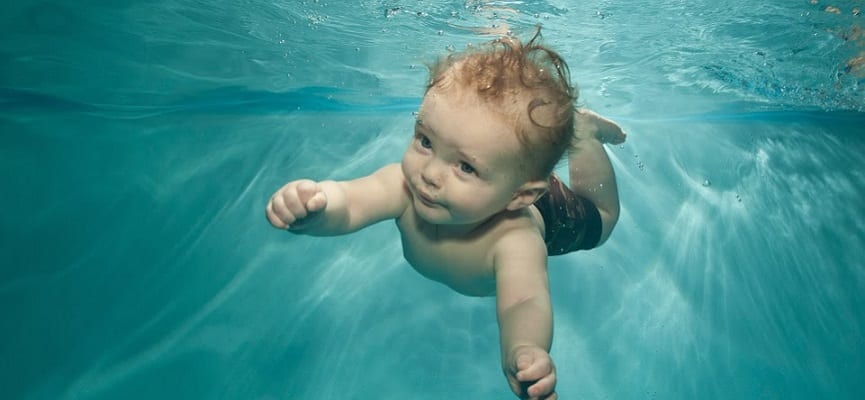 Benarkah Bayi Bisa Berenang Secara Alamiah?