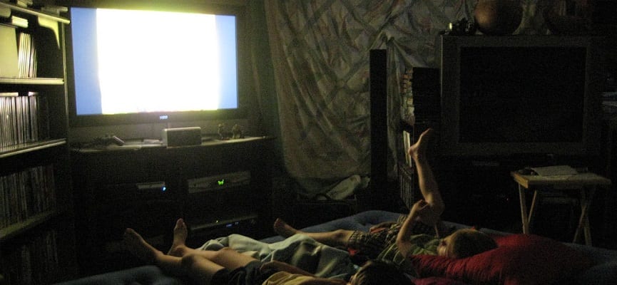 Ini Bahayanya Jika Kita Tidur Dengan TV Masih Menyala