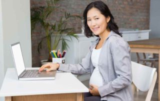 7 Tips Tetap Sehat untuk Ibu Hamil yang Bekerja