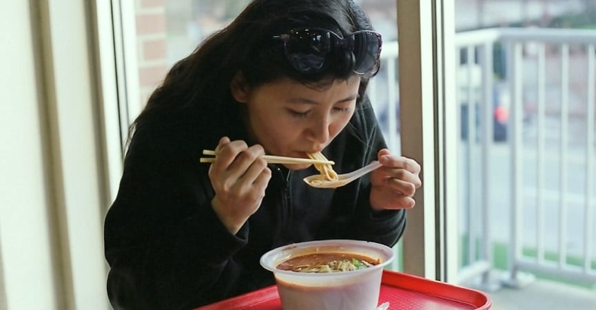 Ini Alasan Mengapa Kita Mudah Lapar Saat Hujan Turun