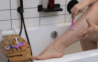 Perlukah Ibu Hamil Mencukur Bulu Kemaluan Sebelum Melahirkan?