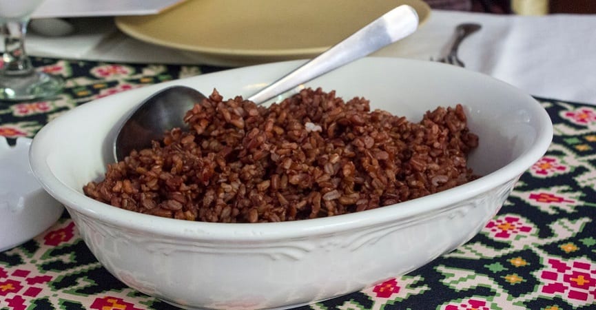Makan Nasi Merah Pasti Bikin Langsing?