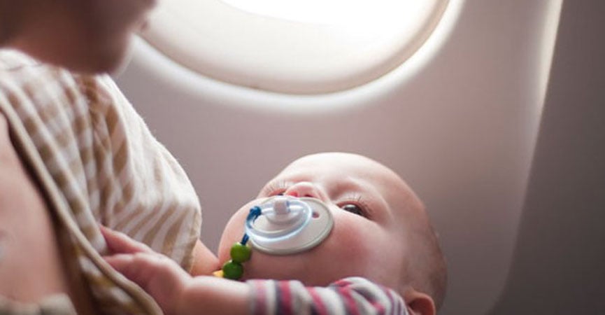 Bolehkah Mengajak Bayi Bepergian Dengan Pesawat Terbang?