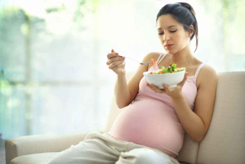 5 Bahaya yang Bisa Terjadi Jika Ibu Hamil Malas Makan