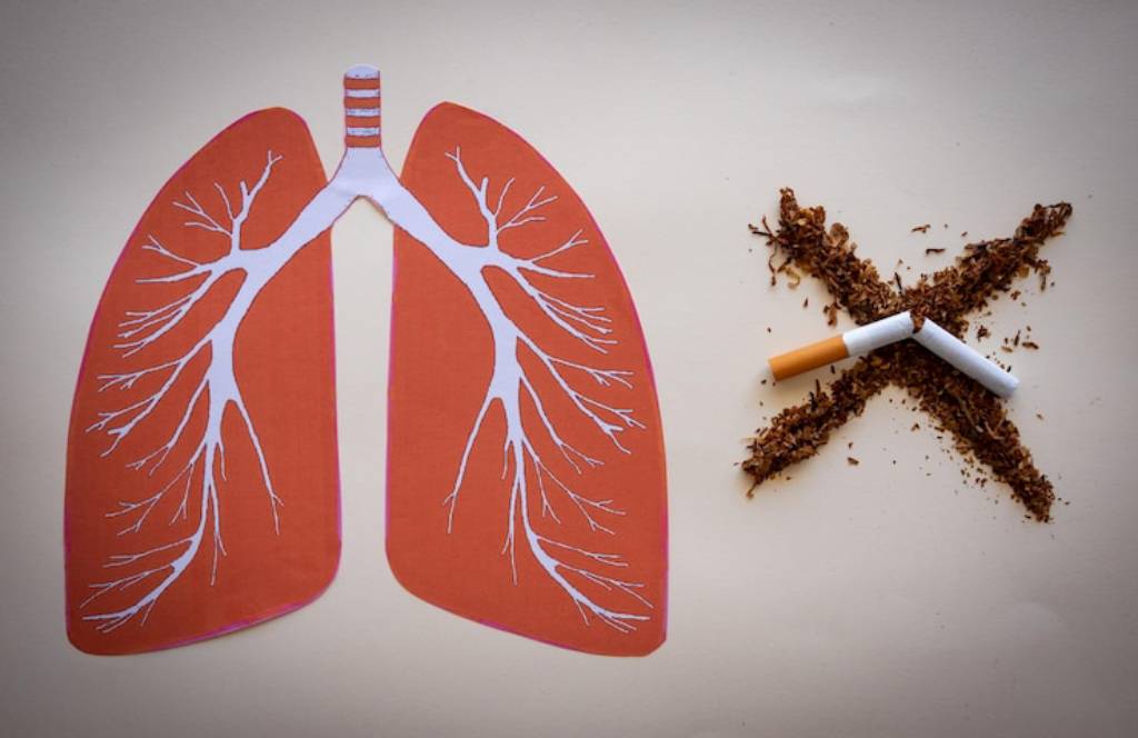 Perokok Pasif Lebih Berisiko Terkena Kanker Paru-Paru, Ini Alasannya
