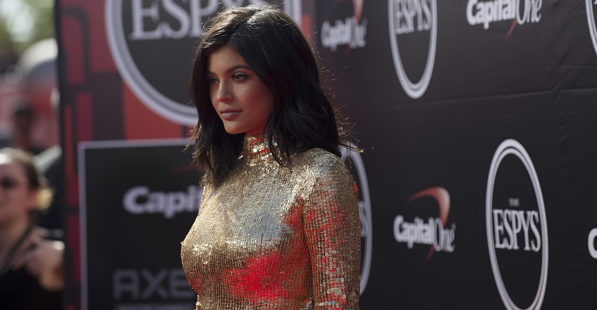 Kylie Jenner Melahirkan di Usia 20 tahun, Terlalu Muda atau Sudah Ideal?