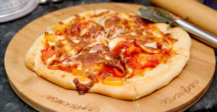 4 Cara Sehat Makan Pizza