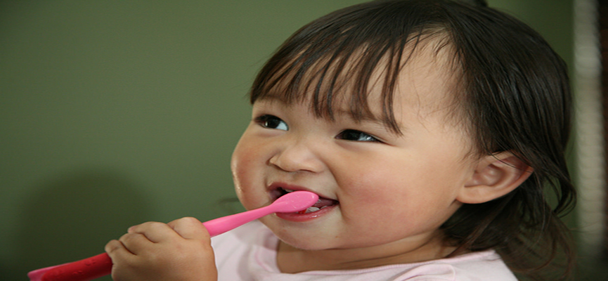 Waktu Terbaik Mengajarkan Menyikat Gigi pada Anak