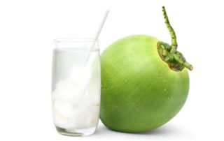 Penderita Diabetes Minum Air Kelapa, Apa Efeknya pada Gula Darah?