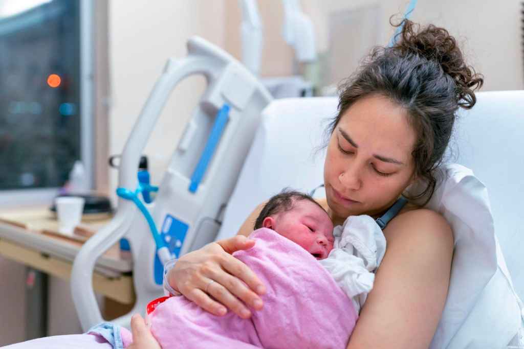 Kenali Gejala dan Bahaya Postpartum Preeklampsia