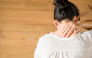 Penyebab dan Cara Mengatasi Sakit Punggung Pasca Melahirkan
