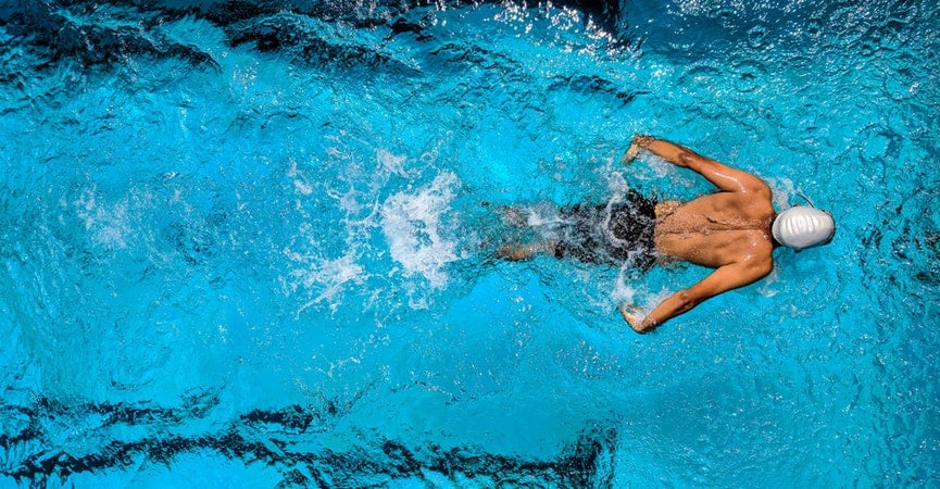Berenang Dapat Merapuhkan Tulang, Hoax Atau Fakta?