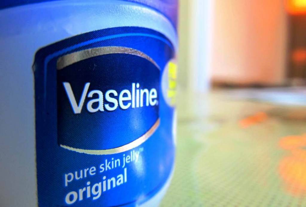 25 Manfaat Vaseline untuk Kulit dan Kecantikan
