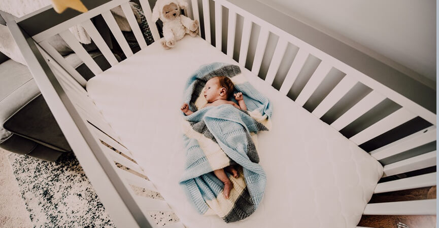 4 Tips Agar Anak Aman Tidur di Boks Bayi