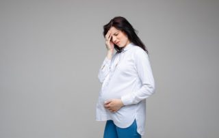 Waspadai! Ini 6 Bahaya Berdiri Terlalu Lama bagi Ibu Hamil