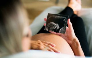 Benarkah Anak yang Lahir dari Ibu Berusia Tua Lebih Cerdas?