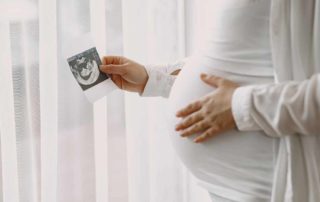 Benarkah Ibu Hamil Kelebihan Asam Folat Memicu Bayi Autisme?